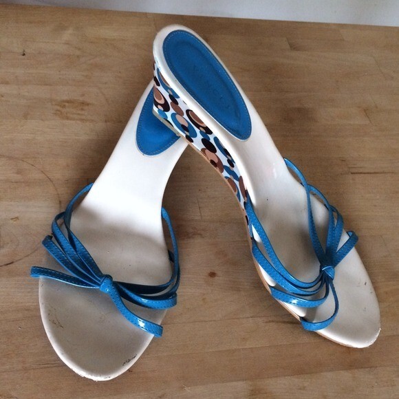 Cute blue dotted wedge heel sandals / shoes - Picture 3 of 12